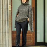 スタイリスト ・新居由梨さんのパートナー服は、自分らしさを表現できる「ドレスパンツ」【素敵な人の相棒服を拝見】