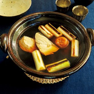 【3つの食材で作る日本酒に合う簡単ふたり鍋】ブリと焼きねぎの梅風味鍋／シメはお餅でぽっかぽか！