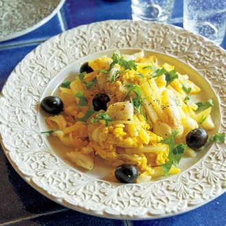 【レシピ】日本人の口にぴったりの、美食の国ポルトガル料理をおうちで再現！／「タラとじゃがいもの卵炒め」【小堀紀代美のラクラク10分レシピ】
