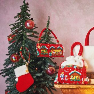 【人気のハンカチやポーチ】「フェイラー」のクリスマスコレクションにときめく！ 【可愛いスマホケースやチャーム】
