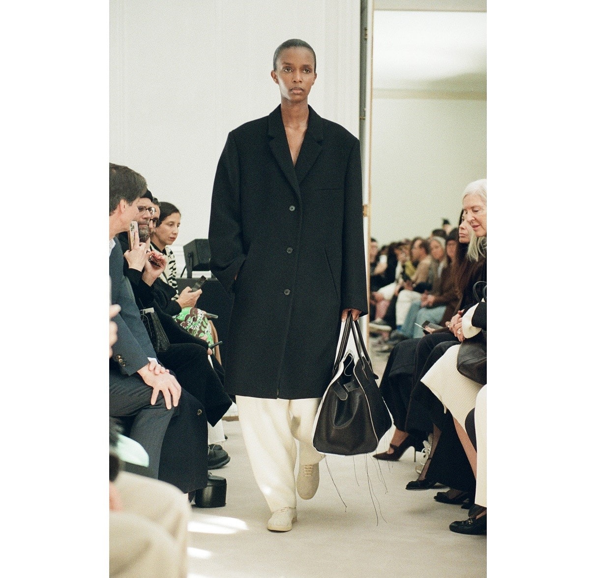24FW 最新 【THE ROW】 Canteen レザー製 バッグ ユニセックス W1730L117BLANSF_1600x.jpg?v=