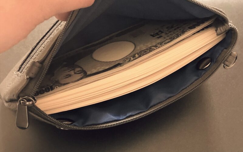 GLOW2月号の付録　薄型財布　スマホショルダー　レビュー