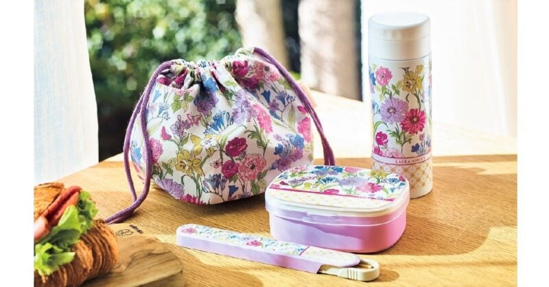 ローラアシュレイの春アイテム　花柄のバッグ、お弁当箱、ポーチ