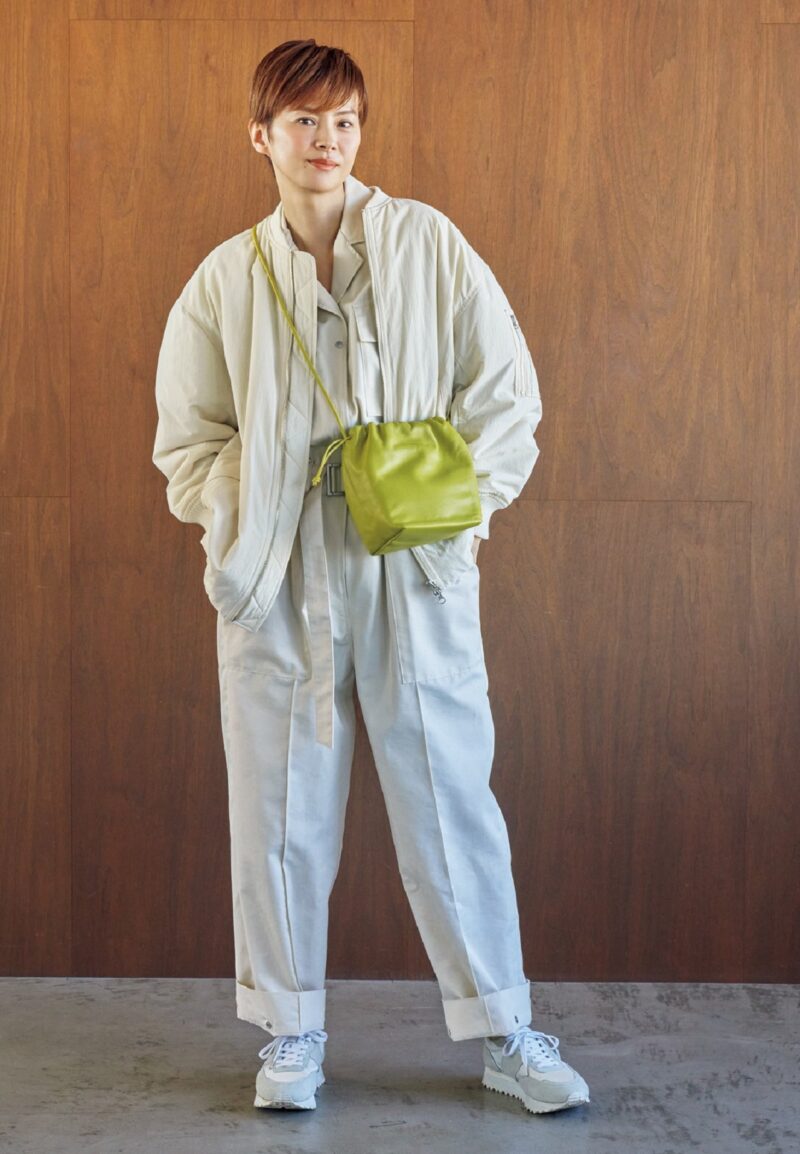 カラーセラピスト相川七瀬さん監修　トレンド ライムグリーンコーデ　緑の着こなし　グリーンバッグ