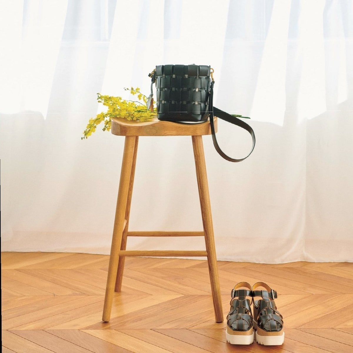 靴バッグ】ステラ マッカートニー×ヴーヴ・クリコ、シャンパンのぶどう