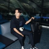 【FENDI】目黒蓮、シンプルコーデのポイントはおにぎりバッグ@羽田空港【2025年春夏メンズコレクション】
