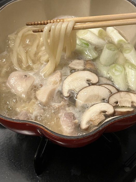 茅乃舎「小鍋で 麹サムゲタン仕立て」煮込み中