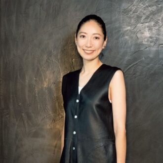 【スナップ】「H&M」コラボのワザありデニムを大人っぽく│PR中山真梨子さん【40代パンツコーデ】