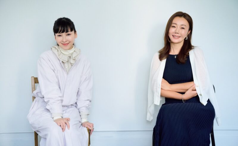 女優の麻生久美子さん、美容家の山本未奈子さん