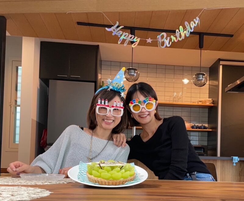 GLOW読者チーム・かがやき隊の杉田美紀さんとエミさんの誕生日会