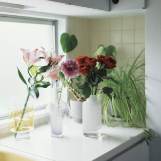 【2026年開運】花を活けるだけで、空間も運気も一新。大ぶりフラワーで総合運アップ｜琉球風水志・シウマさんがナビゲート！