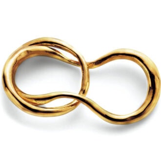 真鍮製のため使うほどに風合いが変化し、肌になじむダブルフィンガーのゴールドリング1万7600円(ソワリー)