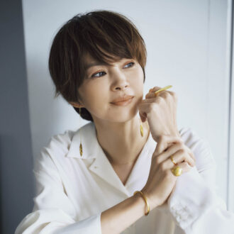 丙午の2026年【ゴールドジュエリー】を身につけて対人運UP!｜琉球風水志・シウマさんがナビゲート！【40代おしゃれ】