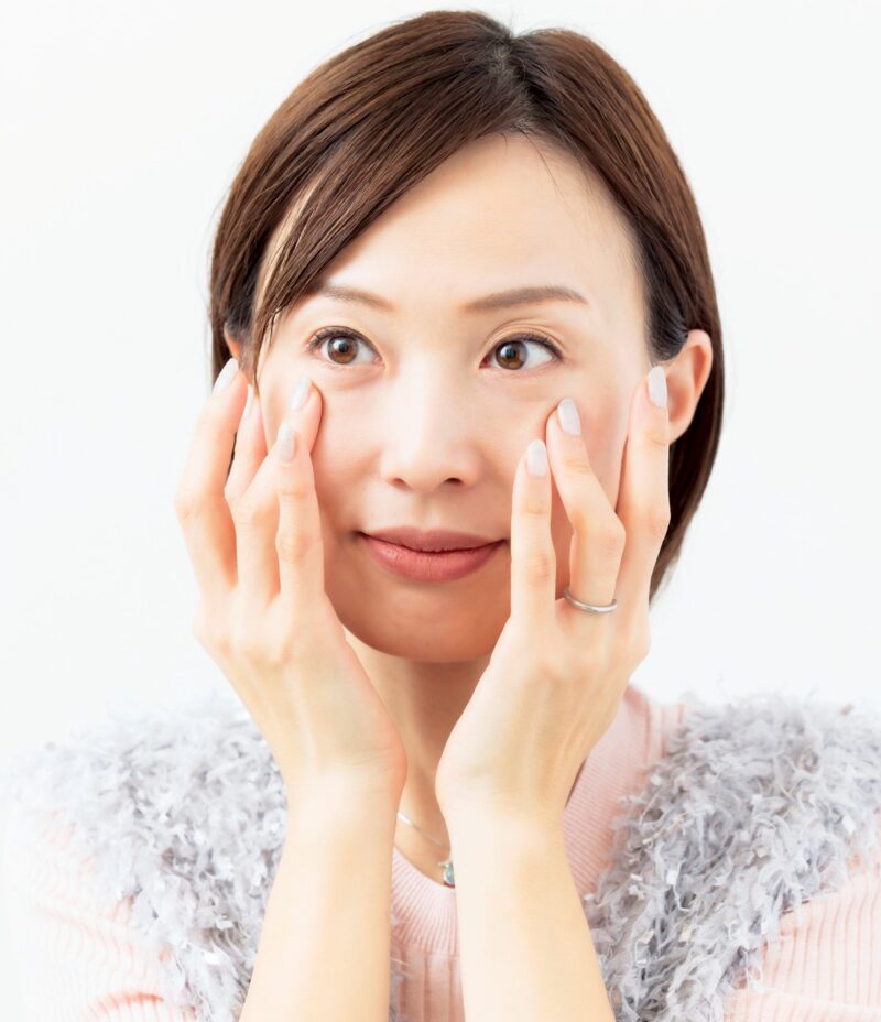 美白美容液の塗り方