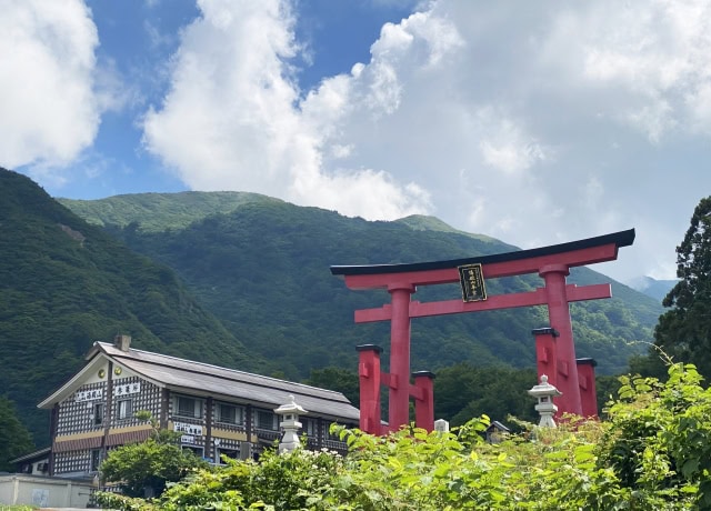 山形県のパワースポット　湯殿山の湯殿山神社