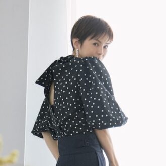 【40代おしゃれ】ボリュームが可愛い「パフスリトップス」を着こなすコツとおすすめ3選