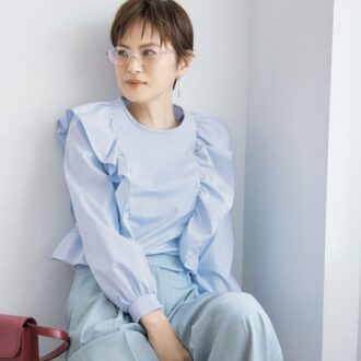 【40代おしゃれ】流行中の「フリルトップス」大人はブルーで甘さ控えめが正解！着こなし例＆おすすめ３