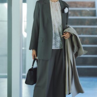 カットレースブラウスの着まわし