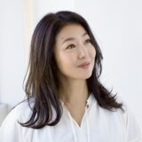 【40代の髪型】ロングヘアを軽やかに！まとまりにくい「多毛を解消する」ミディロング