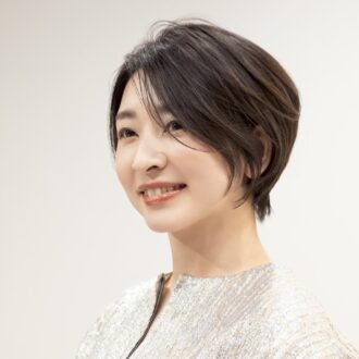 【40代の髪型】ショートヘアは「くびれ」と「長め前髪」がトレンド！多毛＆硬い髪質でもスタイリングが決まる
