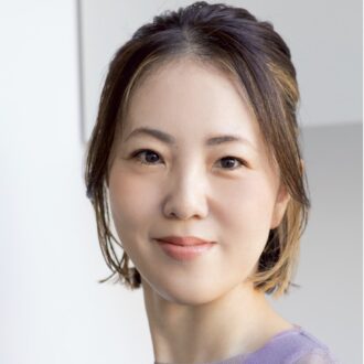 【40代の髪型】生え際の白髪に！両サイドアップも決まるハイライトで「垢抜けボブ」に変身