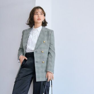 【40代おしゃれ】連休明けの出勤は「フリルブラウス」でコーデも気分も盛ってこ！着こなし例＆おすすめ3選