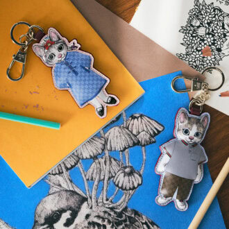 【グッチ】とヒグチユウコの”福を招く猫”のコラボ！ キーチェーンや文具も登場！