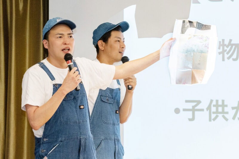 いただいた手紙の話をする手塚ジャスティスさん