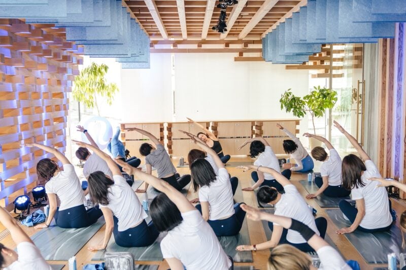ヨガ体験中