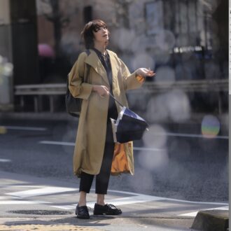 【40代おしゃれ】雨が心配な日は着心地いい「撥水機能服」コーデで万全に！おすすめアイテム5選