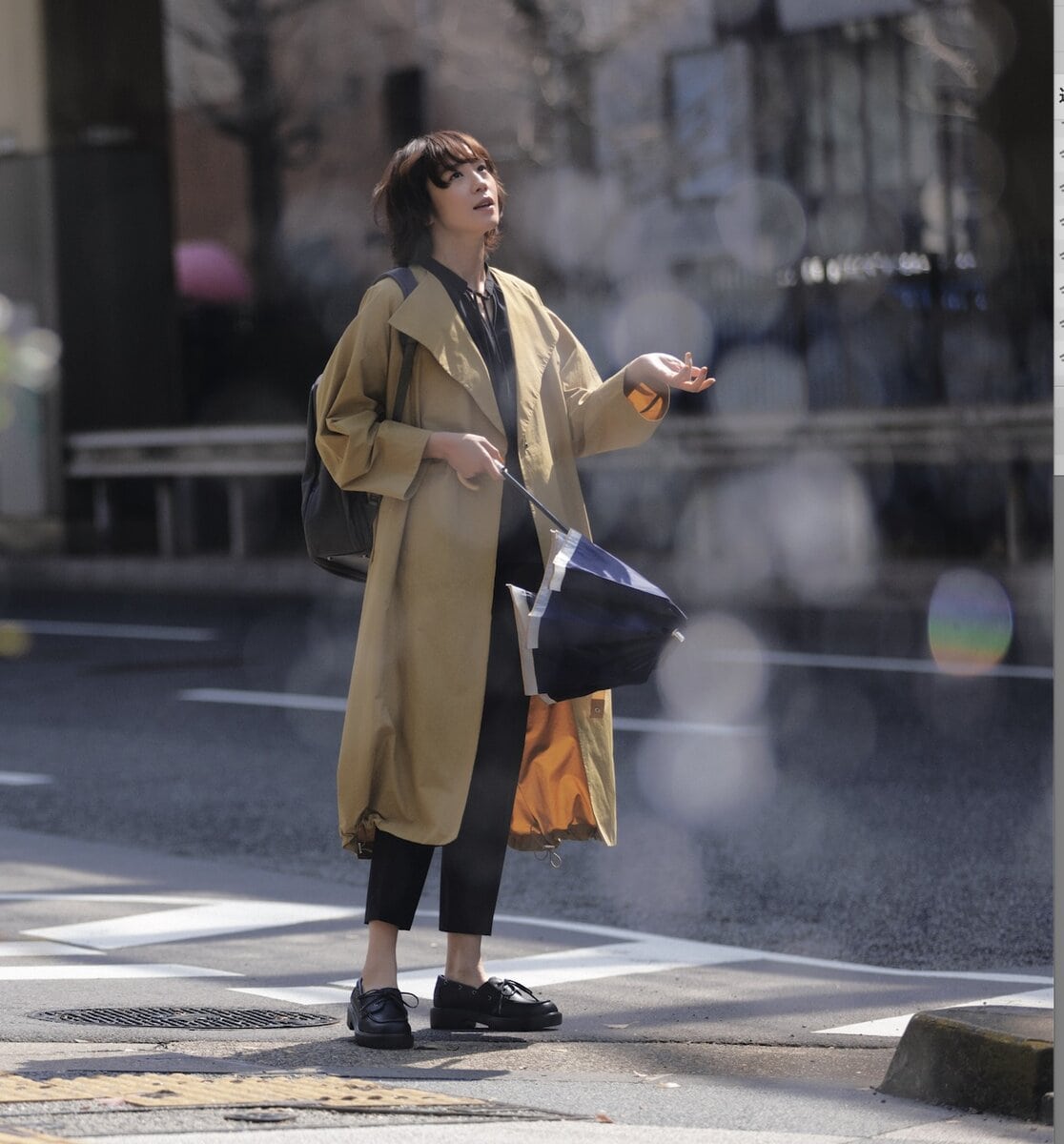 ノークのコート×アンフィーロのセットアップの撥水コーデ
