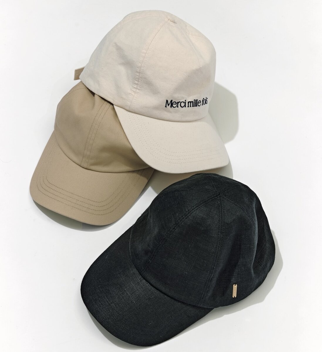 UVカットキャップ。キャップ 上：3990円（アンフィーロ／オンワード樫山） 中：1290円（ジーユー） 下：1万3200円（ビューランス／オーロラ）