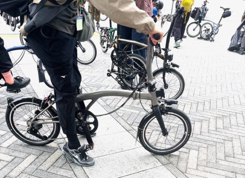 チタンフレームの軽量自転車　ブロンプトンT Line