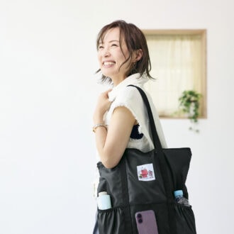 スヌーピー保冷機能付き軽量BIGトート。長めのショルダーで肩掛けラクラク。
