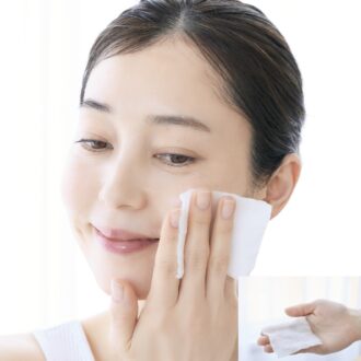 コットンでふき取る