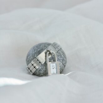 「ケリー」ウォッチ［H1.7×W1.6cm］（ステンレススティール） 66万2200円（エルメス／エルメスジャポン）