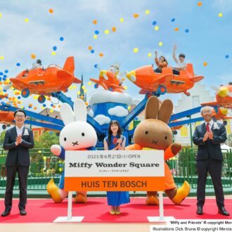 ミッフィーとメラニーも駆けつけ、橋本さんのカウントダウンでバルーンが舞う華やかなセレモニーで幕があがりました。