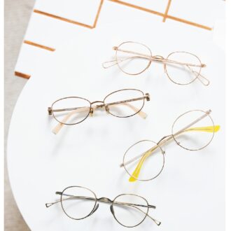 フェミニンなローズゴールドのチタン。8万2500円（アーレム／グローブスペックス エージェント）