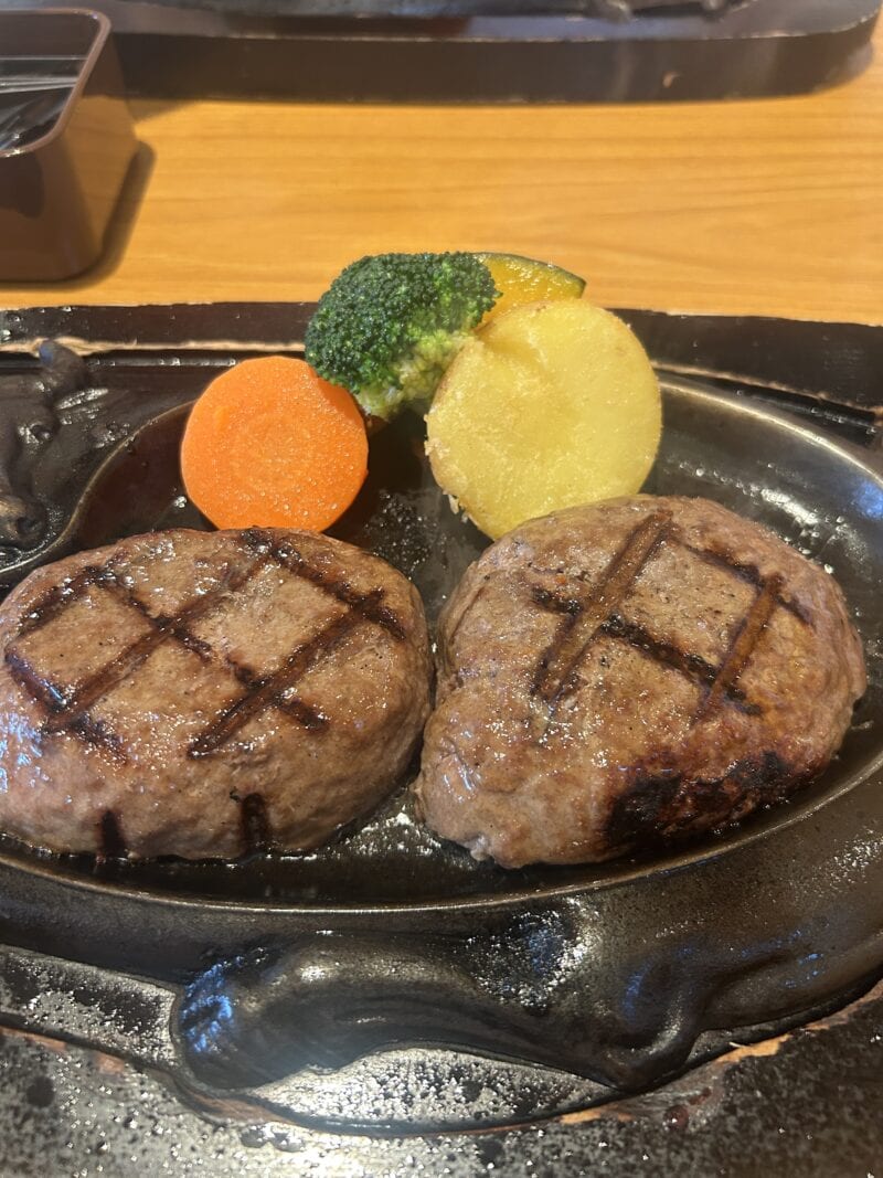 静岡名物「さわやか」のハンバーグ