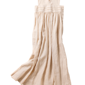 カシュクールと胸下切り替えで脚長に。ハリのあるリネン。4万8400円（ハイク／ボウルズ）