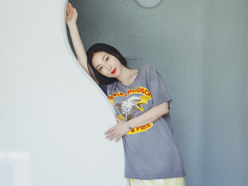 MEGUMIさん流 大人のTシャツ着こなし術