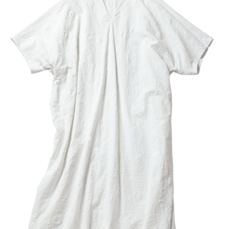 PLAIN PEOPLEの“たんぽぽの綿毛柄”Vネックワンピース、5万3900円（プレインピープル／プレインピープル青山）