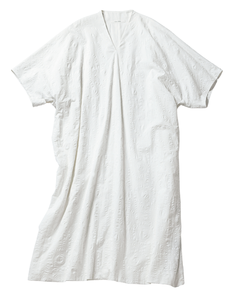 PLAIN PEOPLEの“たんぽぽの綿毛柄”Vネックワンピース、5万3900円（プレインピープル／プレインピープル青山）