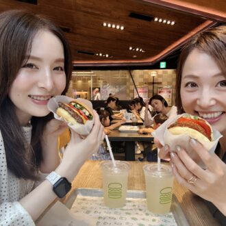 Shake Shackのハンバーガーとキューカンバーミントレモネード