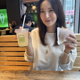 Shake Shackのハンバーガーとキューカンバーミントレモネード