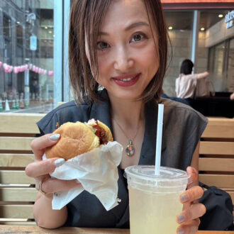 Shake Shackのハンバーガーとキューカンバーミントレモネード