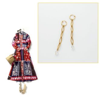 ピアス7700円（MU／ロードス） ワンピース8万4700円（デボーションツインズ／ノウン）　バッグ4万5100円（ヴァジック／ヴァジックジャパン）　サンダル3万8500円（トニービアンコ／エリオポール代官山）　サングラス4万8400円（プロポ／プロポデザイン）　