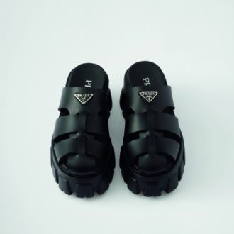 「プラダ モノリス ラバー ミュール」［ヒール5.5cm］ 12万8700円※予定価格（プラダ／プラダ クライアントサービス）
