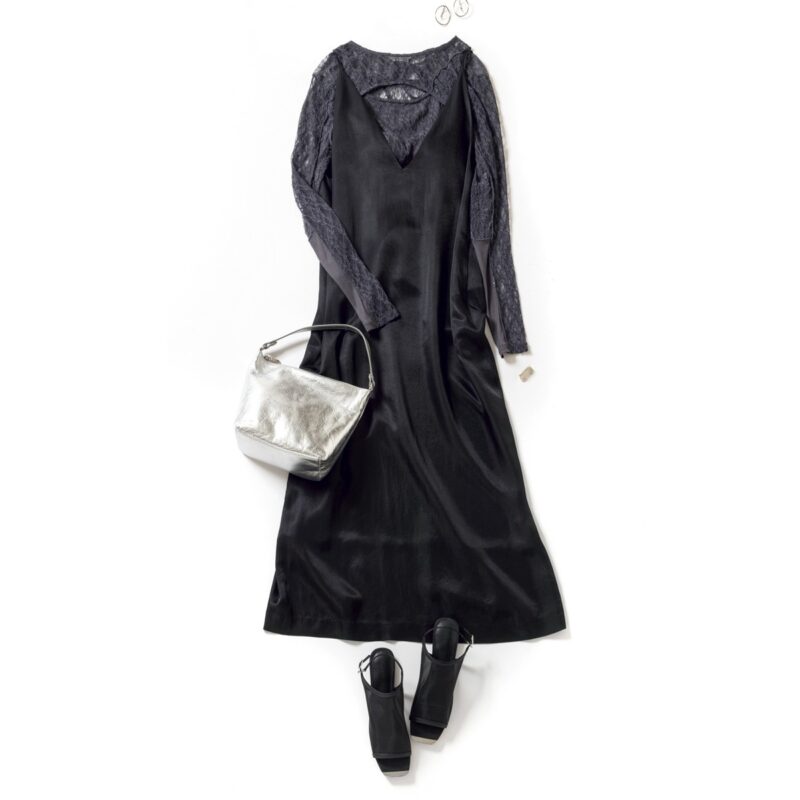 ワンピース4万2900円（サクラ／インターリブ）　トップス1万6940円（メゾンスペシャル／メゾンスペシャル 青山店）　バッグ3万3000円（ラシット／ラシット 西銀座店）　シューズ2万900円（エレンディーク）　ピアス3850円（ヘンカ／ロードス）　リング4万9500円（リューク）