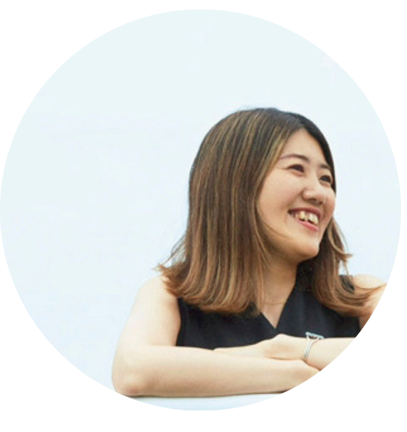 スタイリスト安竹一未さん トレンドと大人に相応しい装いの絶妙バランスで、いかにも「体型カバー」ではない、垢抜けた40代スタイリングを提案。女優やモデルからの信頼も厚い。